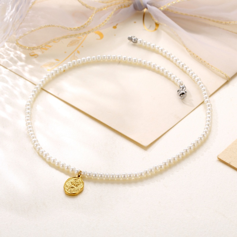 Rose Pendant Pearl Necklace