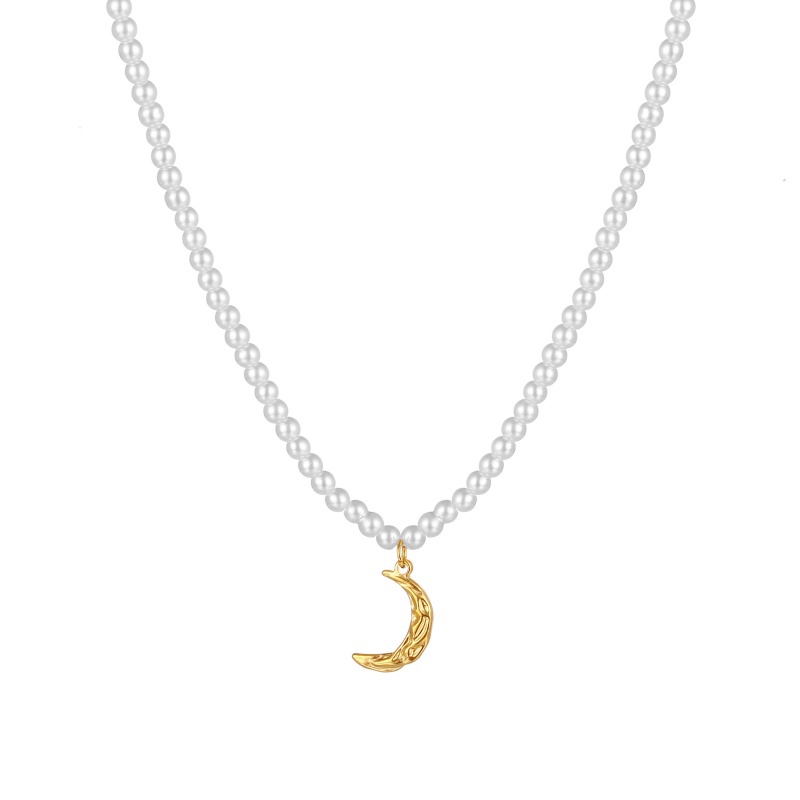 Moon Pendant Pearl Necklace