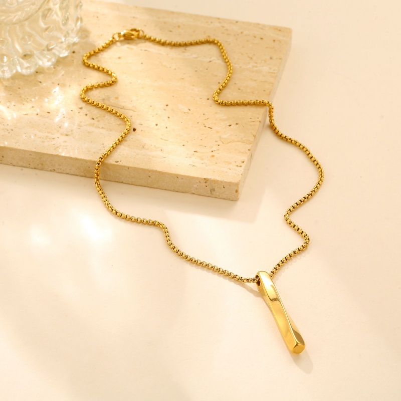 bar pendant necklace