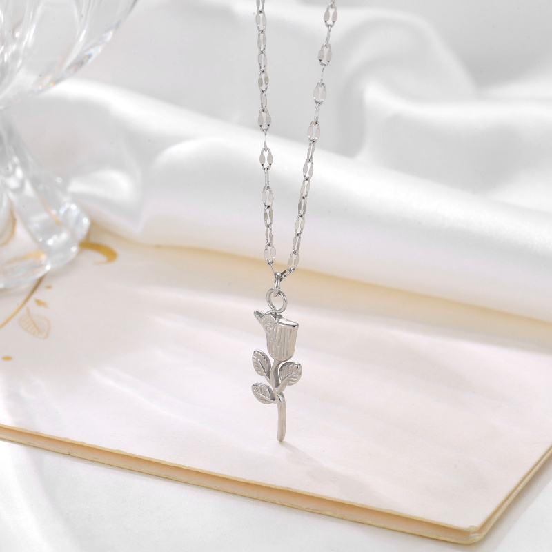 Rose flower necklace